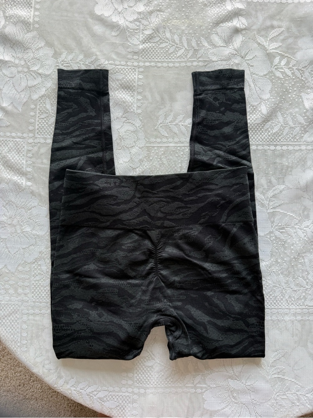 Gymshark Black High-Waist Seamless Leggings with Subtle Zebra Texture